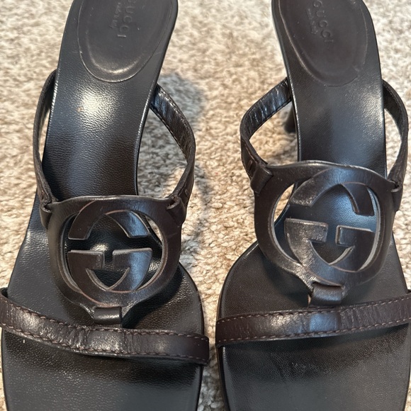 Gucci Women's Black Sandals with Logo Detail - Picture 2 of 8